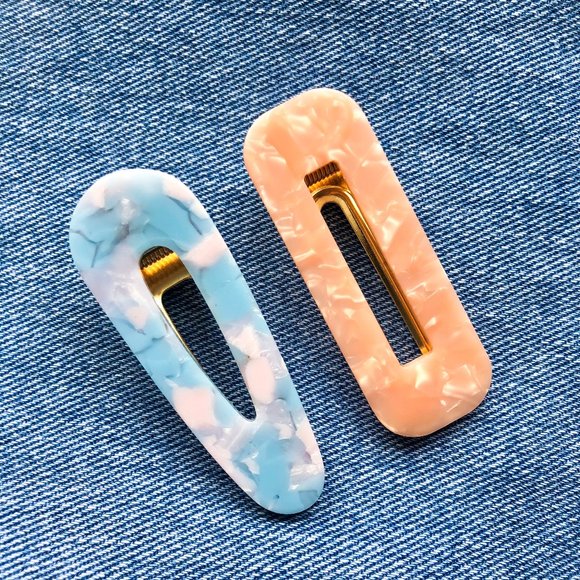 Accessories - 3/$30 🌞 Set of 2 Acrylic Hair Clips